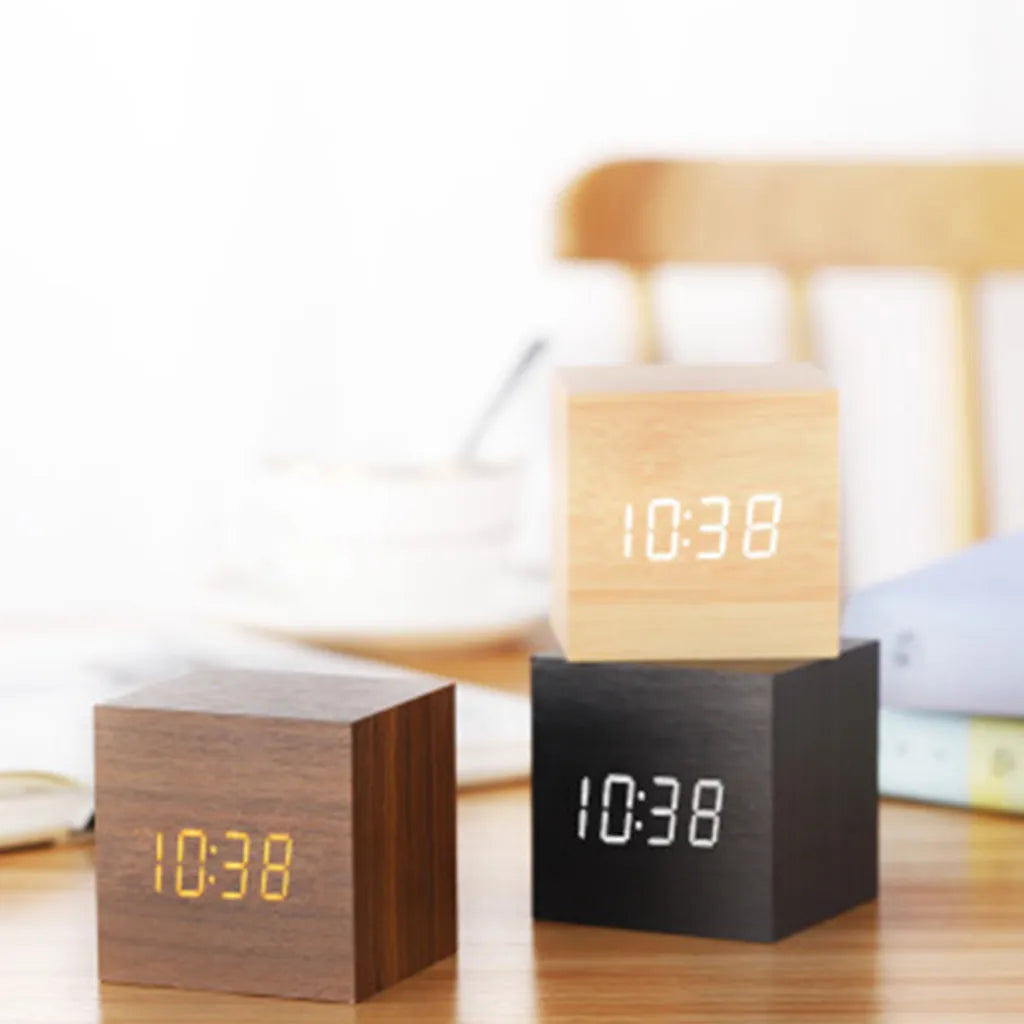  LED Digitaler Wecker, Holz Digitaluhr Digitalwecker Tischuhr Reisewecker Uhr Zeit Datum Temperaturanzeige - Stimme Und Berührung Aktiviert