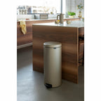  Brabantia Treteimer NewIcon, Abfalleimer, Mülleimer, Stahl, Metallic Gold, 30 L, 304484