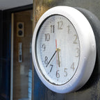  Monzana Wanduhr Mit Funk Wasserdicht Automatische Zeitumstellung Geräuscharm Quarz-Uhrwerk Analog Bad Küche Haus Funkuhr Uhr Hochglanz Weiß