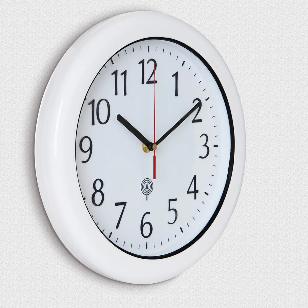  Monzana Wanduhr Mit Funk Wasserdicht Automatische Zeitumstellung Geräuscharm Quarz-Uhrwerk Analog Bad Küche Haus Funkuhr Uhr Hochglanz Weiß