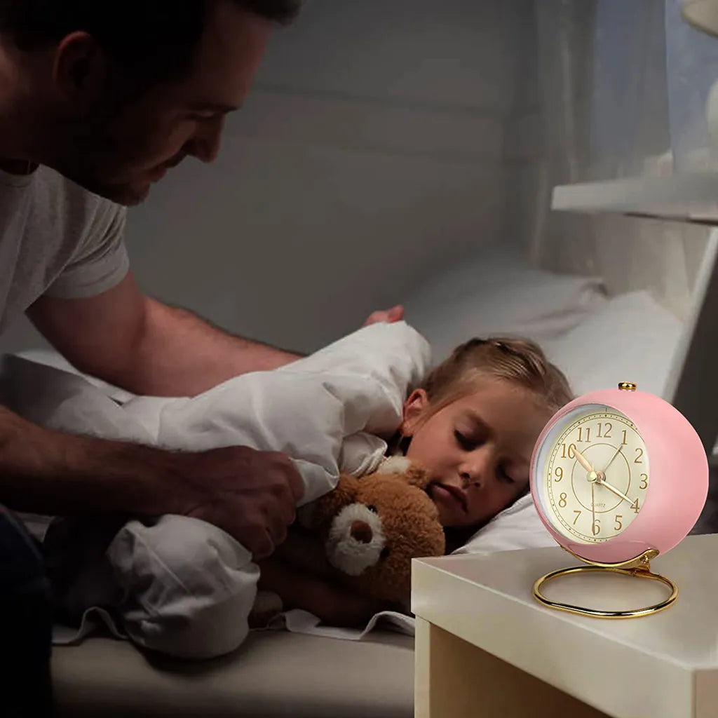  Super Leiser Wecker In 3 Farben, Runder Piepton-Wecker, Mit Nachtlicht, Batteriebetrieben, Einfaches Anbringen, Einfach Und Retro Für Schreibtisch, Schlafzimmer Und Heimdekoration,Pink