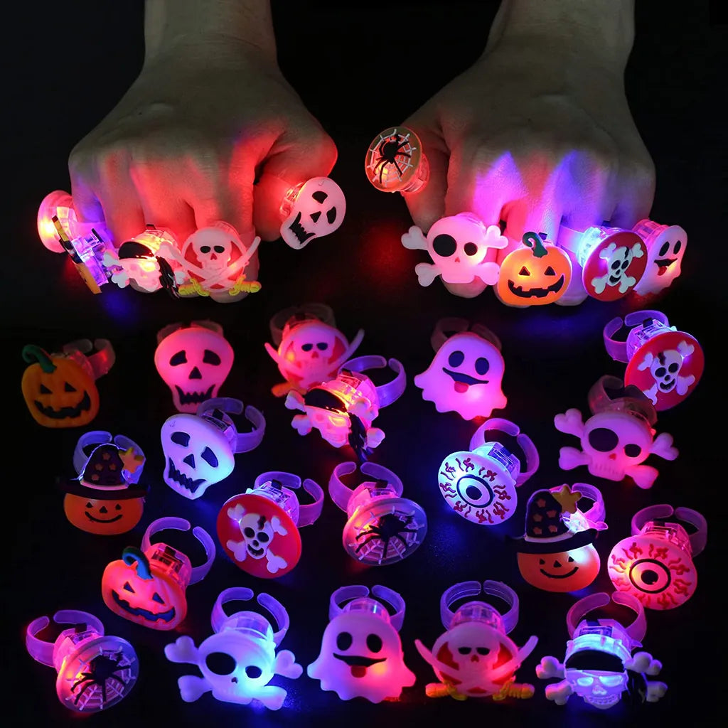  Halloween-Lichter, 24 Stück, Halloween-LED-Halsketten, Armbänder, Kürbis, Geist, Piraten, Spinne, Augapfel, Halloween, Partygeschenk, Blinkende Dekoration, Trick-Leckereien, Geschenktütenfüller Für Frauen Und Männer, Familie
