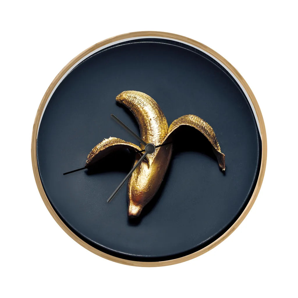  MuchoWow® Wanduhr Uhr Küche Wohnzimmer Deko Holz Ø 30 Cm Goldene Banane Auf Dunklem Hintergrund