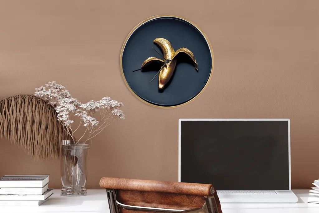  MuchoWow® Wanduhr Uhr Küche Wohnzimmer Deko Holz Ø 30 Cm Goldene Banane Auf Dunklem Hintergrund