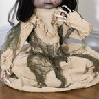  Outsunny 83cm Halloween Dekoration Geisterpuppe Mit Spezialeffekten Und Soundfunktion Rote Augen Mit Leuchtern Motorisierte Räder Horrorpuppe