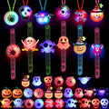  Halloween-Lichter, 24 Stück, Halloween-LED-Halsketten, Armbänder, Kürbis, Geist, Piraten, Spinne, Augapfel, Halloween, Partygeschenk, Blinkende Dekoration, Trick-Leckereien, Geschenktütenfüller Für Frauen Und Männer, Familie