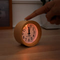  Navaris Analog Holz Wecker Mit Snooze - Retro Uhr Mit Ziffernblatt Alarm Licht - Leise Vintage Wood Tischuhr Ohne Ticken - Naturholz In Hellbraun
