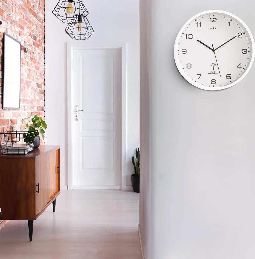  Monzana Wanduhr Funk Automatische Zeitumstellung Geräuscharm Quarzuhrwerk Analog 31 Cm Indoor Funkuhr Uhr Modern Weiß