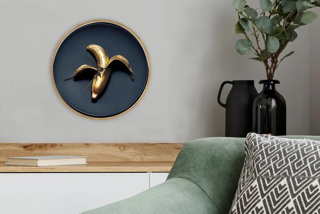  MuchoWow® Wanduhr Uhr Küche Wohnzimmer Deko Holz Ø 30 Cm Goldene Banane Auf Dunklem Hintergrund